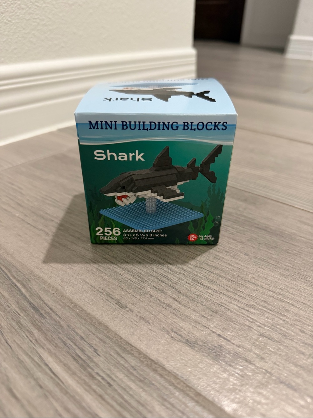 Mini building blocks shark